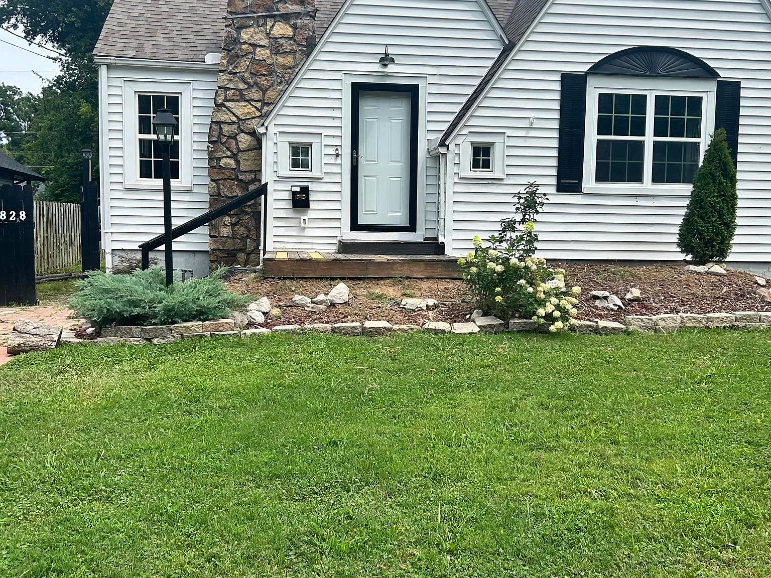 2 bed, 1000 sqft, $1,450 — Photo 2