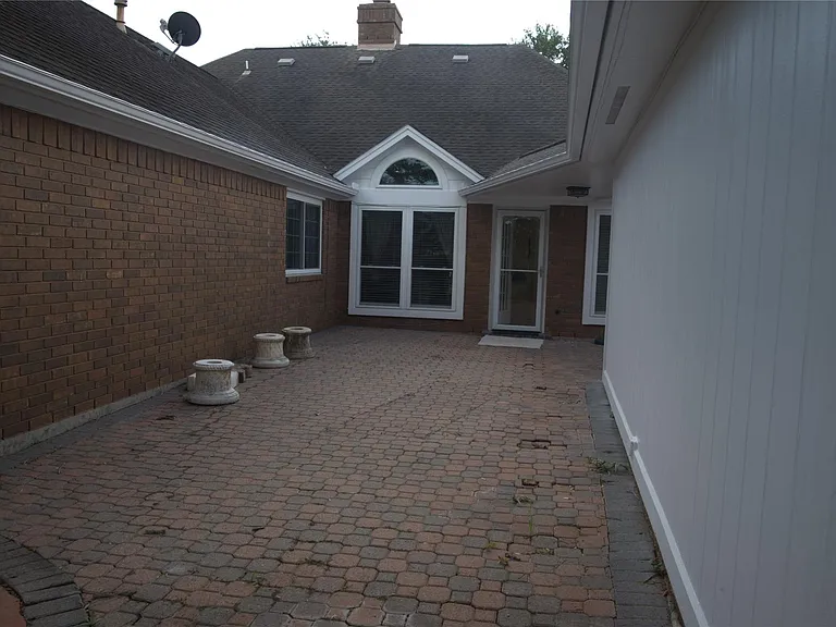 1839 Lake Winds Dr — Photo 13