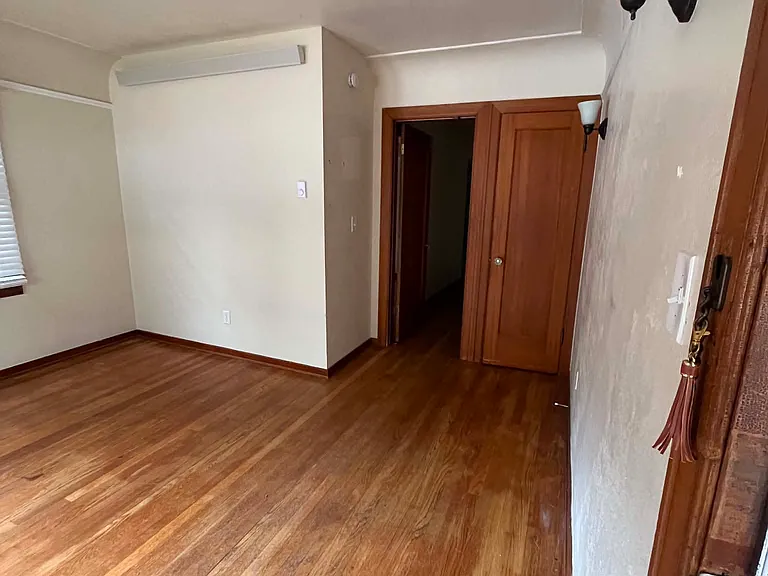 Brentwood Apartments — Photo 6