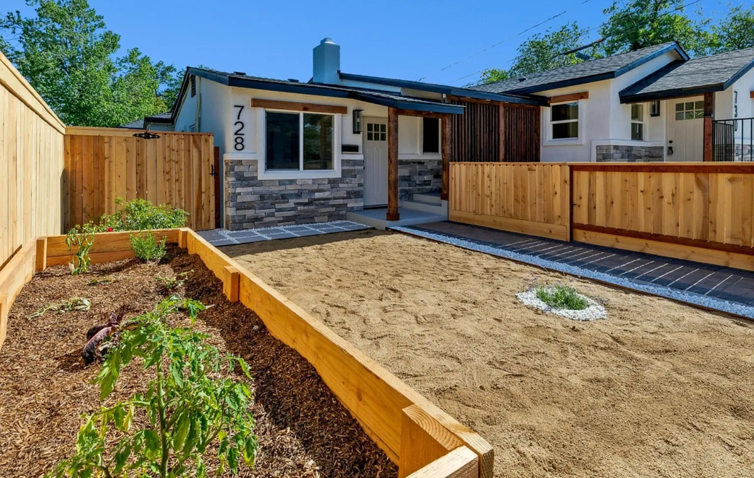 2 bed, 775 sqft, $2,400 — Photo 3