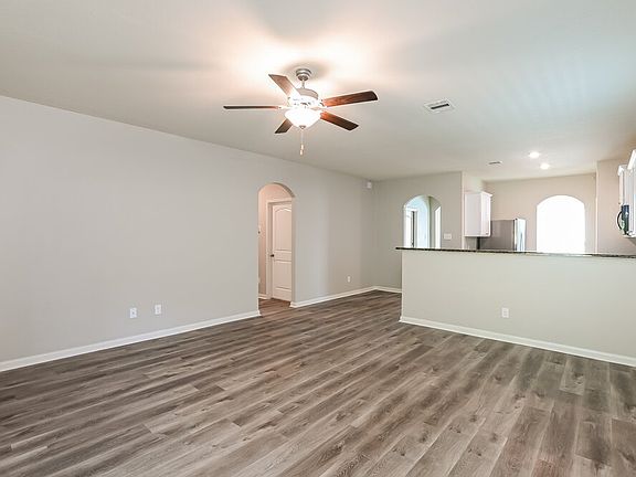 4th image of 25178 Dickens Dr