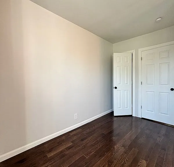 837 Penfield St — Photo 13