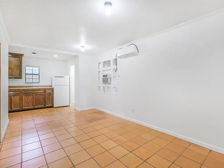 402 Bomar St — Photo 3