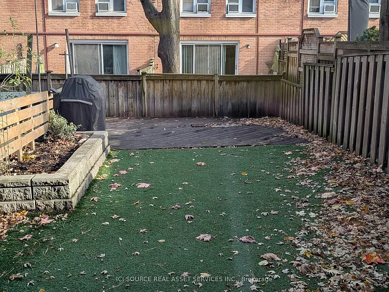 17 Douville Ct — Photo 2