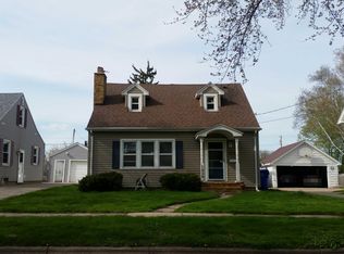 1220 W Summer St, Appleton, WI 54914