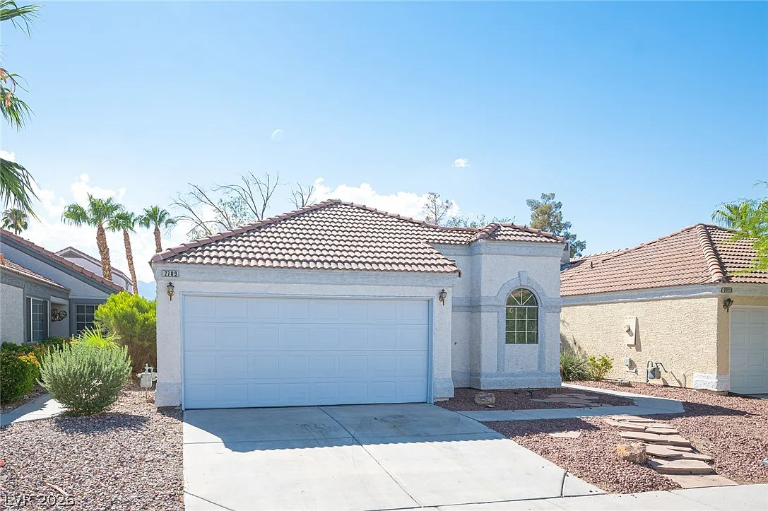 3 bed, 2.0 bath, 1137 sqft, $1,595 — Photo 2