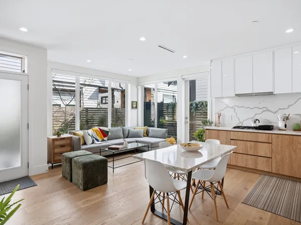 4419 Welwyn St, Vancouver, BC V5N 3Z3