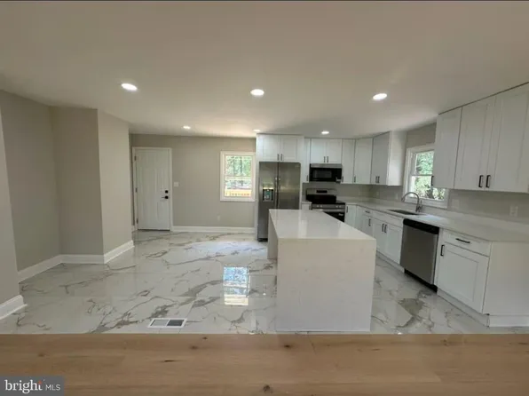 21 Salvington Rd, Fredericksburg, VA 22405