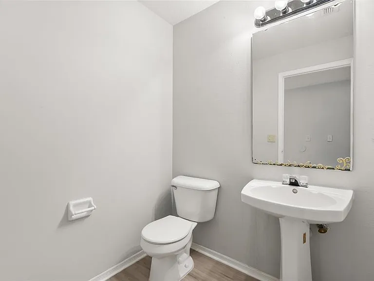 2612 Brookshire Ct — Photo 17