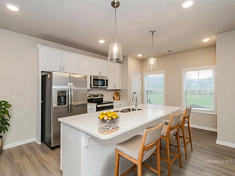807 Calvin Park Dr — Photo 3