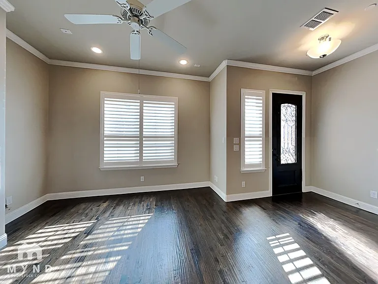 2805 Lindale Dr — Photo 2