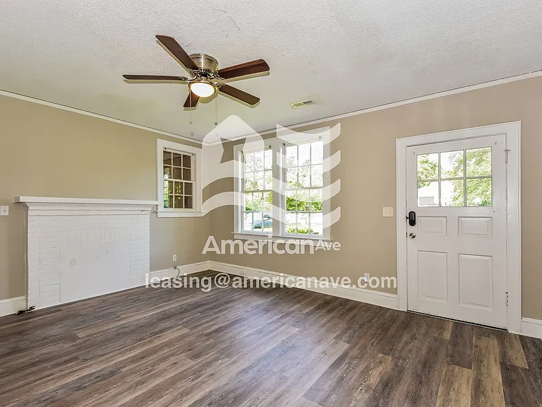 9317_004_living_room_13955167.jpg