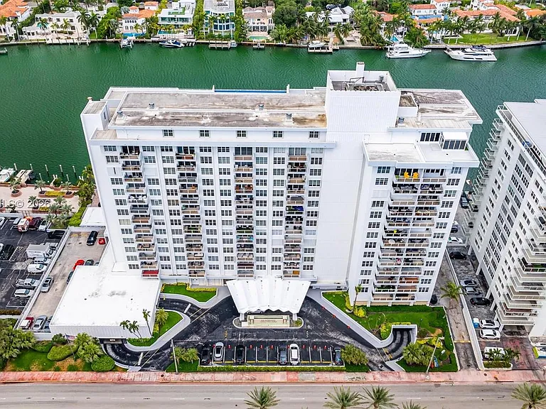 5700 Collins Ave #7J — Photo 29