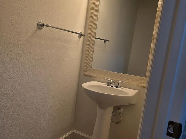 6738 Breezy Palm Dr — Photo 12