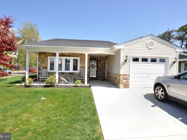 228 Huntington Dr, Southampton, NJ 08088