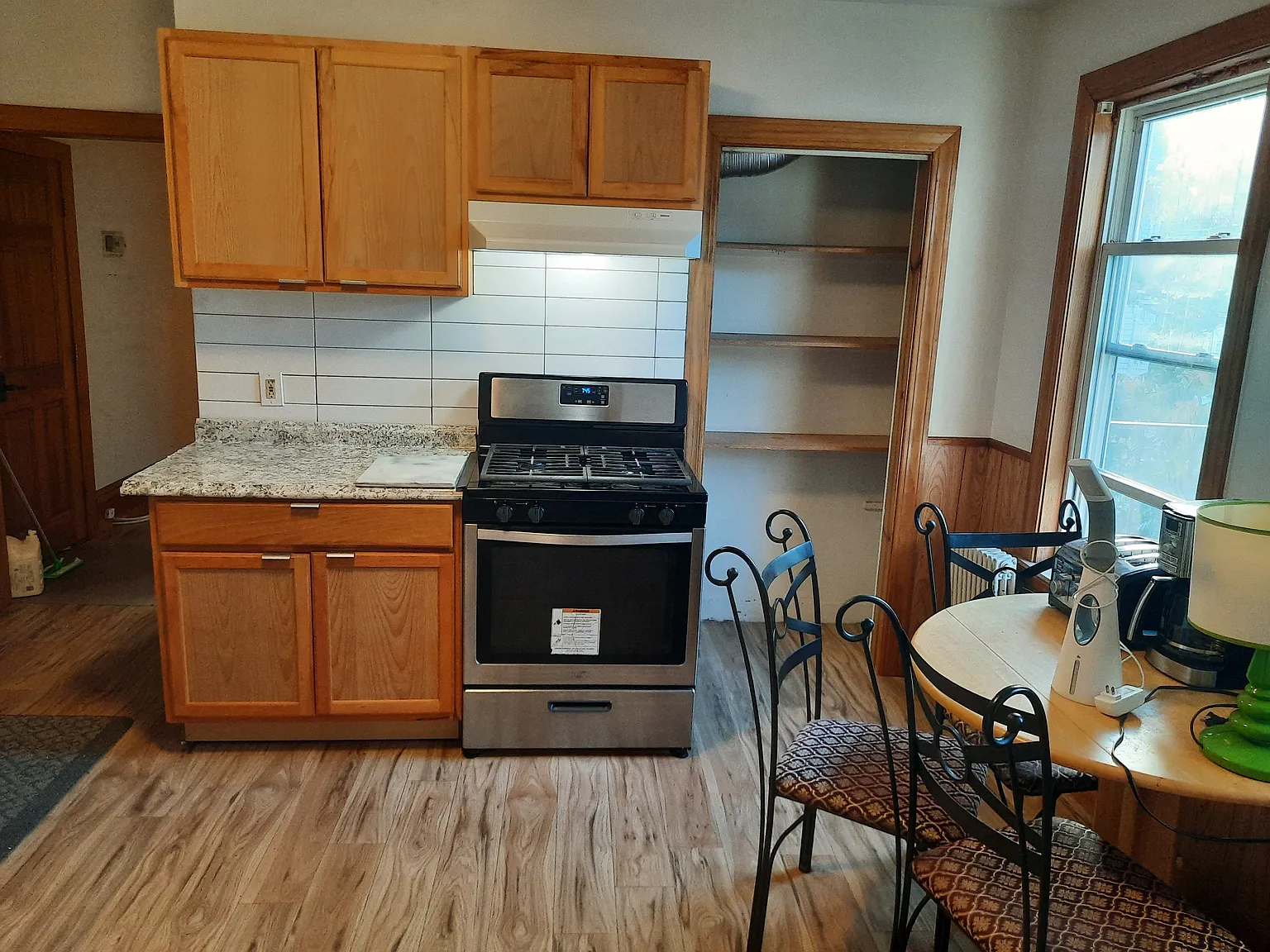 2 bed, 900 sqft, $3,300 — Photo 2