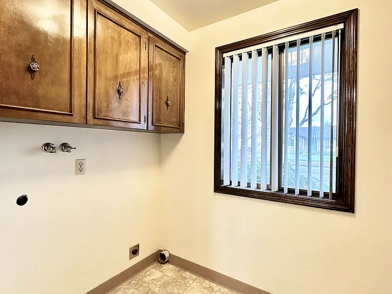 2346 Woodlawn Ct NE — Photo 7