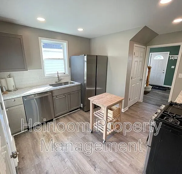709 E Skyline Pkwy — Photo 7