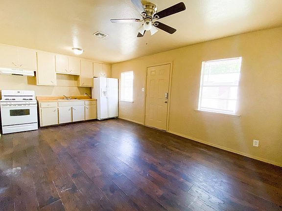 3rd image of 1910 NW Hoover Ave #4-5