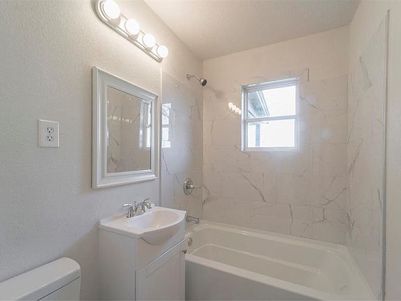 3rd image of 1517 NE 24th St