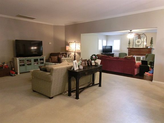3rd image of 130 Idlewild Dr