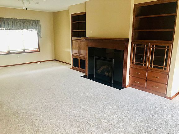 5th image of 820 Clearwater Ct