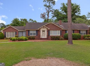 447 S College St, Metter, GA 30439