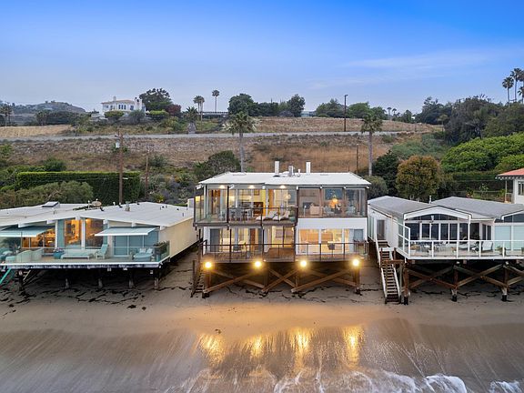 Not only is Paradise Cove the best beach in Malibu, it's the best beach in the world!