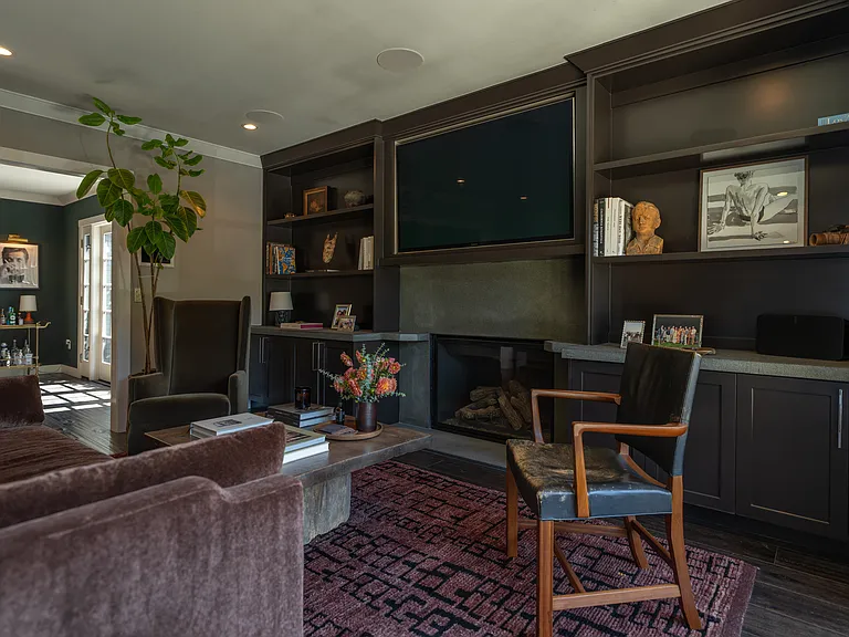 1302 N Fuller Ave — Photo 2