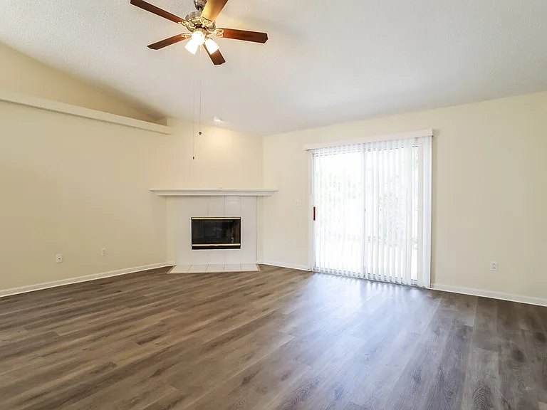 3445 Shelley Dr — Photo 4