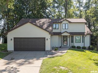 3885 Aspen Hills Dr, Bettendorf, IA