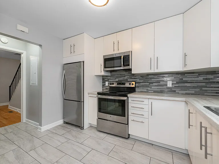 2344 Midway Ave #A — Photo 11