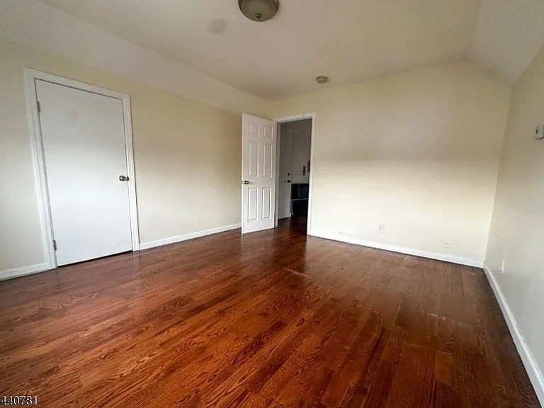 19 Walnut Ter — Photo 4
