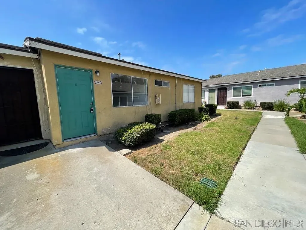 3 bed, 2.0 bath, 900 sqft, $3,400 — Photo 1