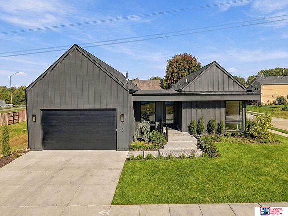 3rd image of 8440 Birkett Pl