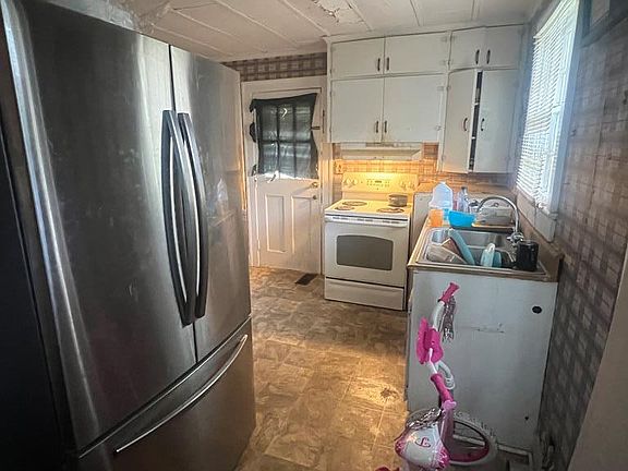 3rd image of 714 Sunset Dr