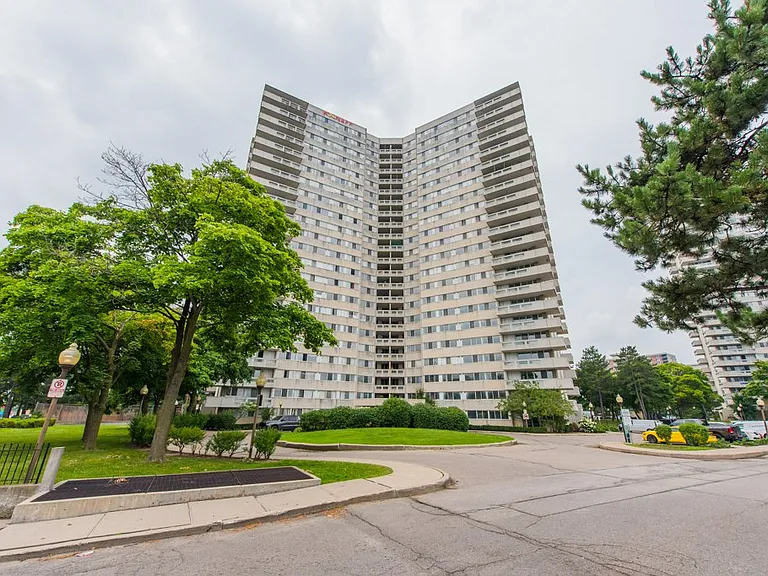 220 Steeles Ave W #A — Photo 38