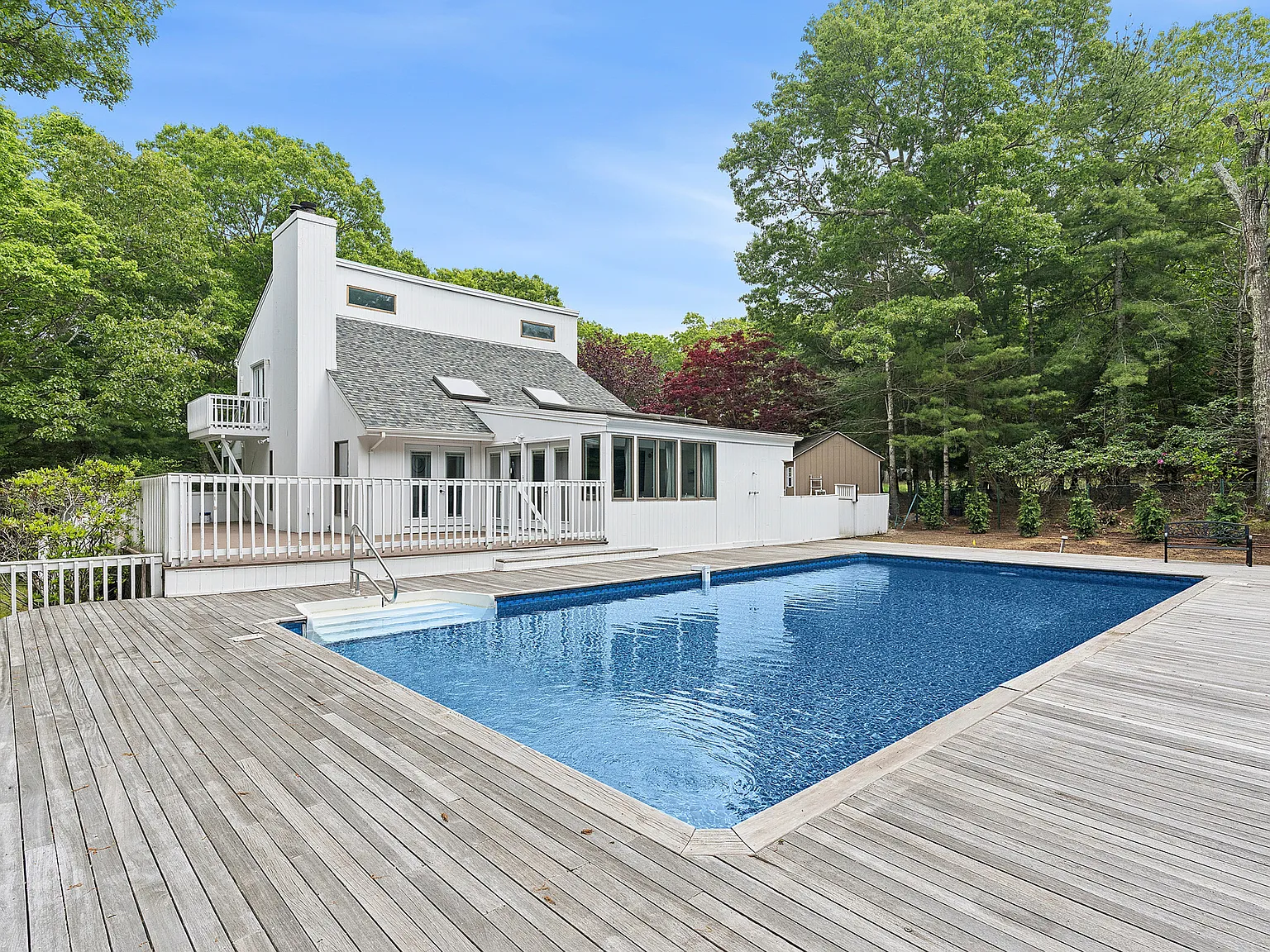 Contemporary Retreat Near Sammy's Beach — Photo 1