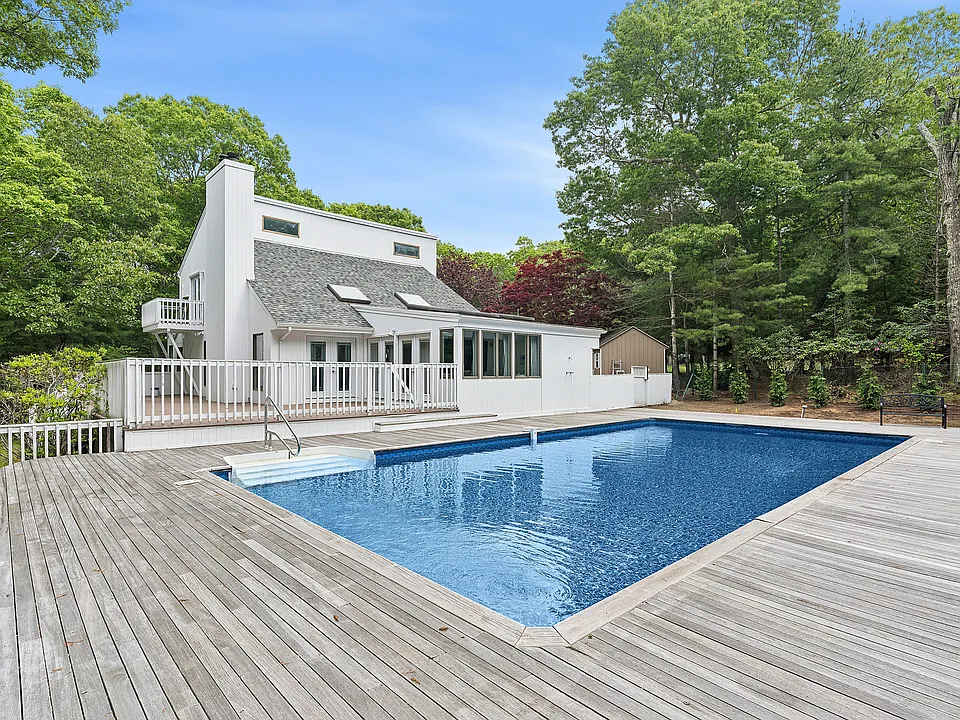 3 N Woods Ln