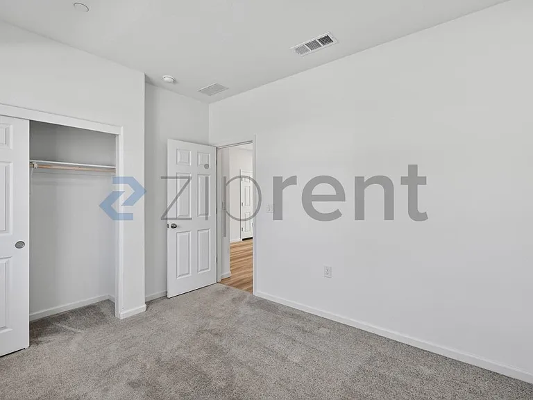 580 Rosedale Way — Photo 6