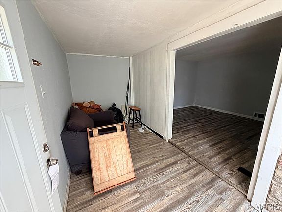 5th image of 326 Midridge Dr
