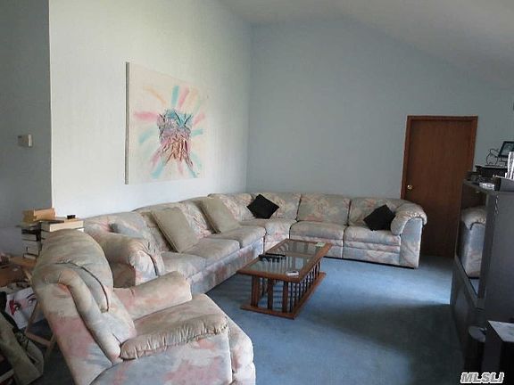2nd image of 10 Manchester Dr