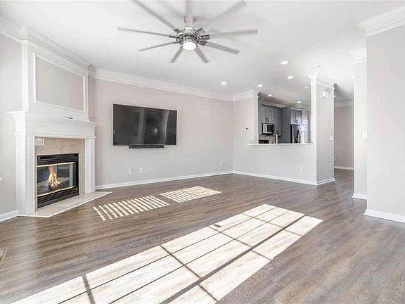 3rd image of 406 Patina Pl SE