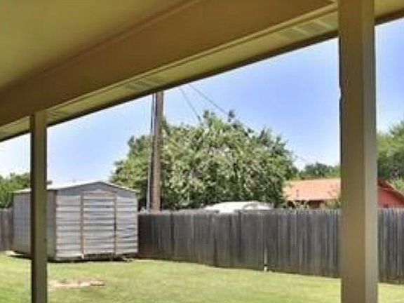 5th image of 4633 Royal Court Cir