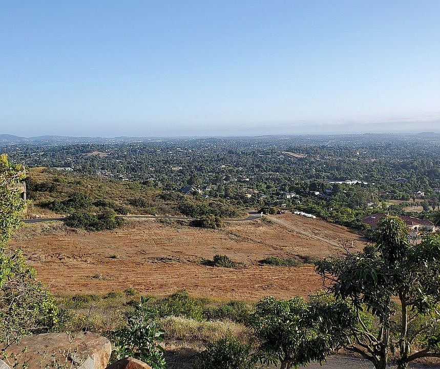 2nd image of 1985 Las Lomas