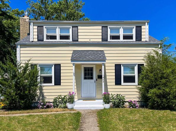 1645 Riverview Ter