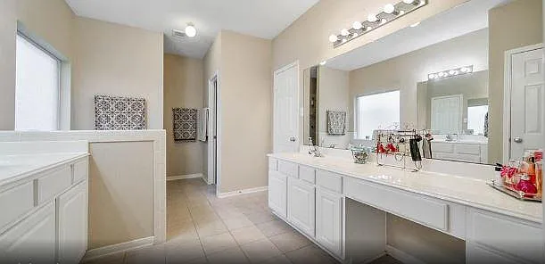 3 bed, 2316 sqft, $2,190 — Photo 4