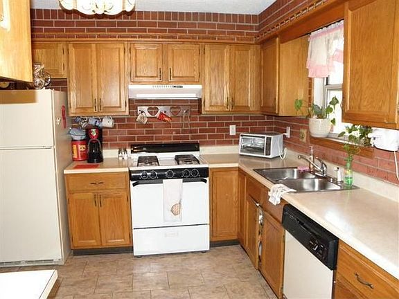 3rd image of 4061 Calico Dr