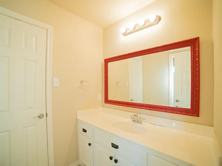 15105 Regal Oak Ln — Photo 26
