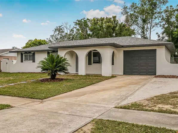 2710 Lakewood Ln, Eustis, FL 32726